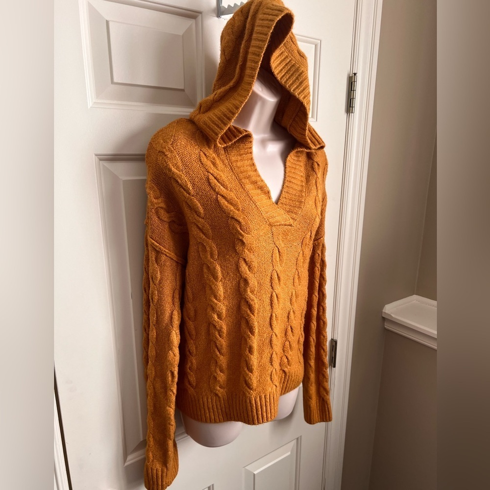 Gold Cable Knit Hooded Sweater Size Medium